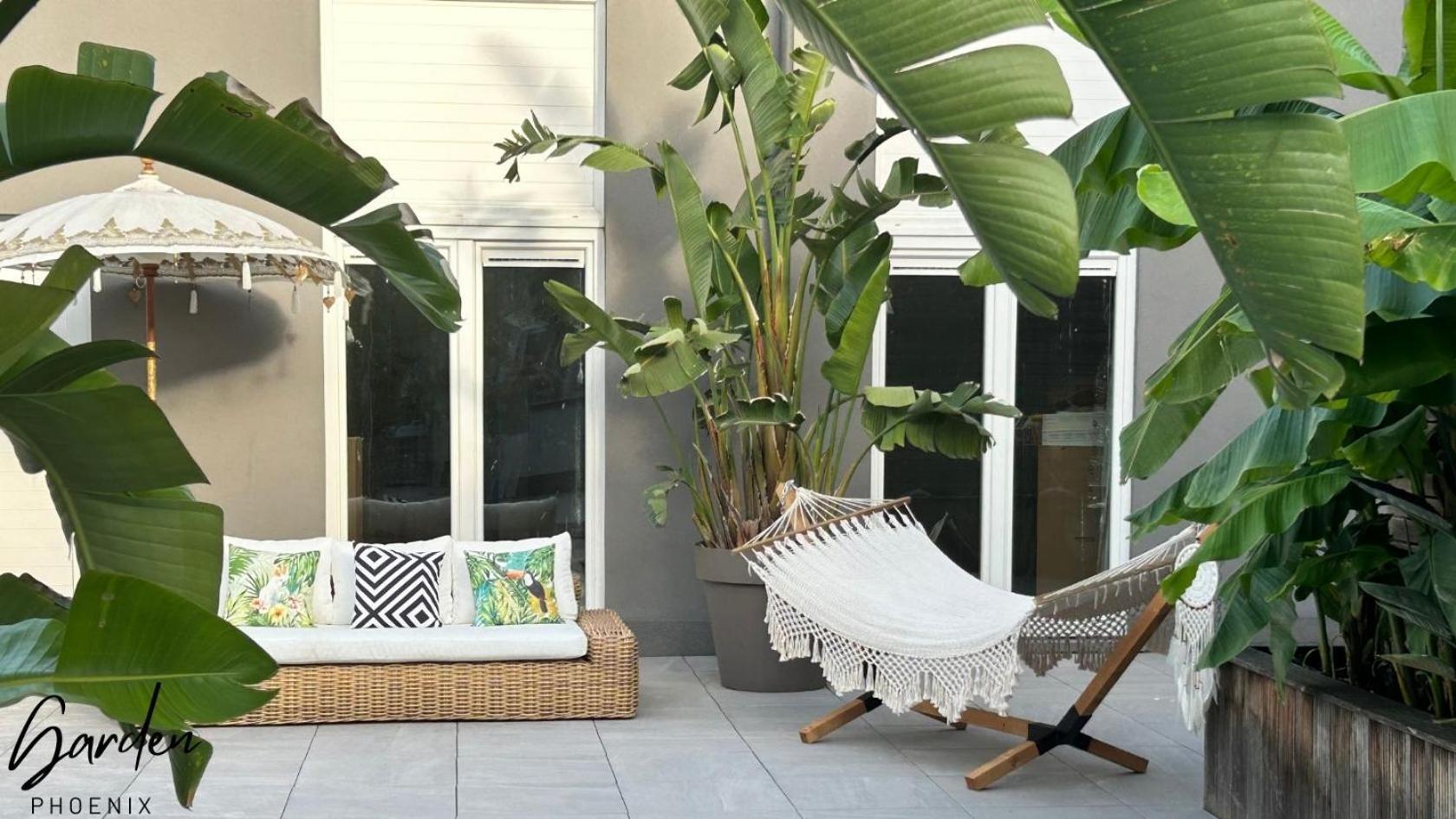 Phoenix Garden Apartment Mons Exterior photo