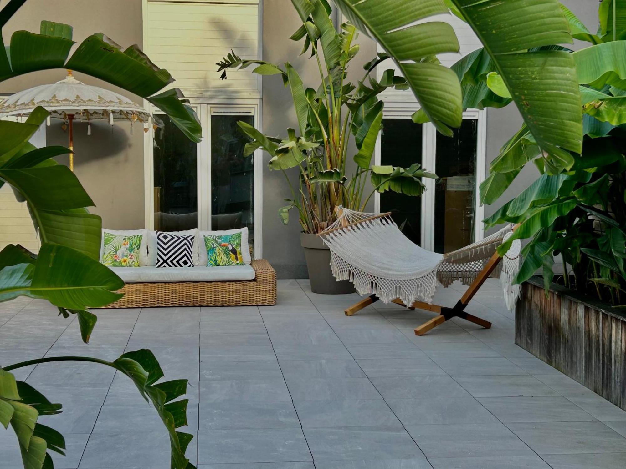 Phoenix Garden Apartment Mons Exterior photo