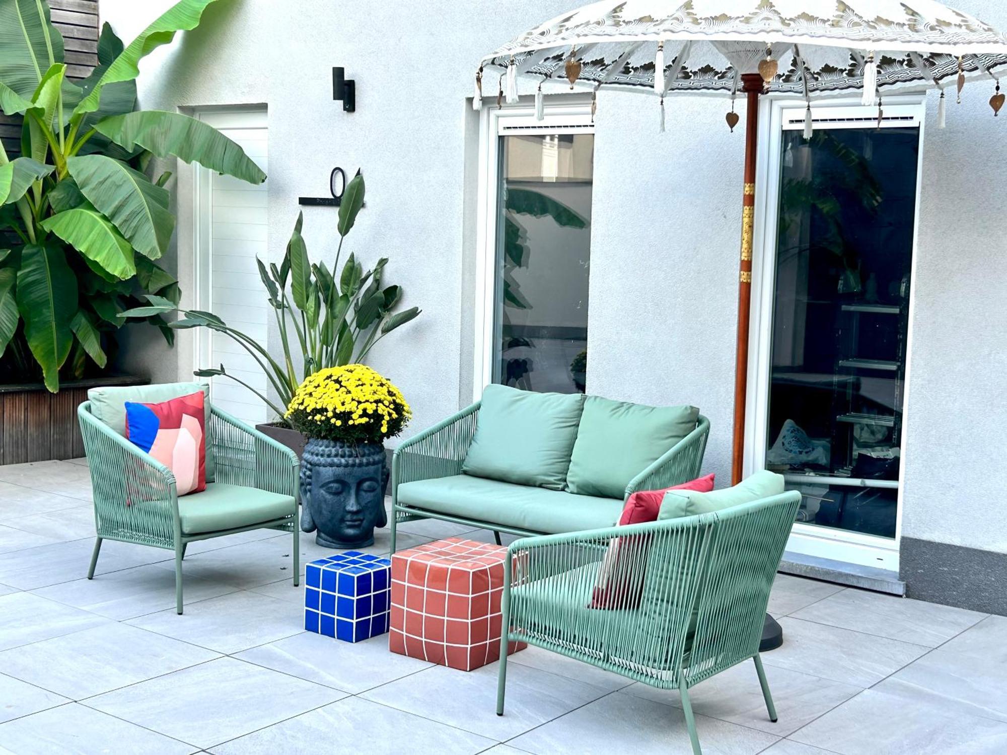 Phoenix Garden Apartment Mons Exterior photo
