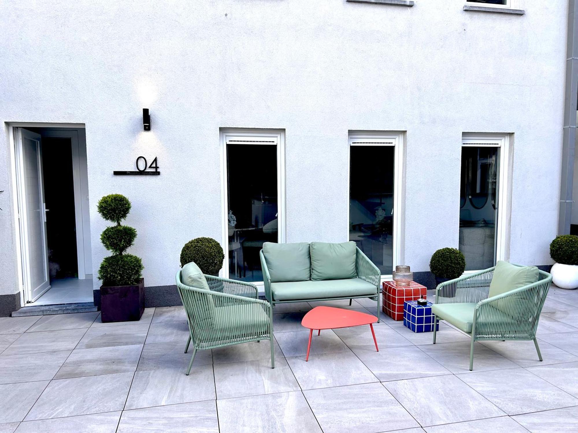 Phoenix Garden Apartment Mons Exterior photo
